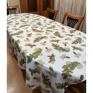 Lennox Holiday Christmas Rectangle Tablecloth Holly Berries Gold Pinecone 60x100